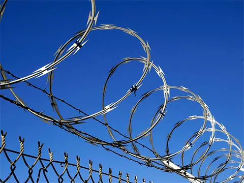 Einzelspirale aus Stacheldraht