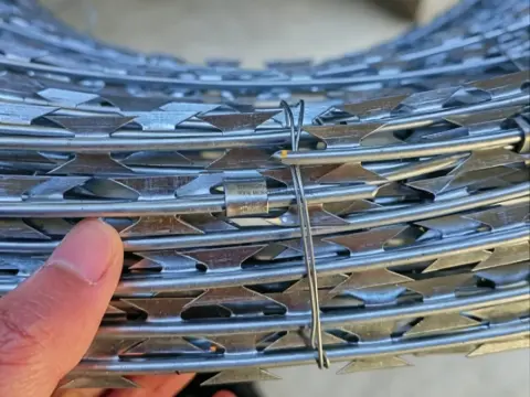 Bto-22 Low Price Flat Barbed Fencing Concertina