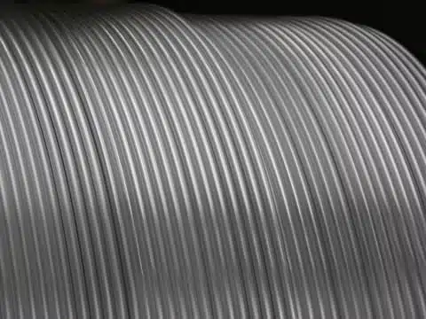 vue rapprochée des tiges de fil d'aluminium