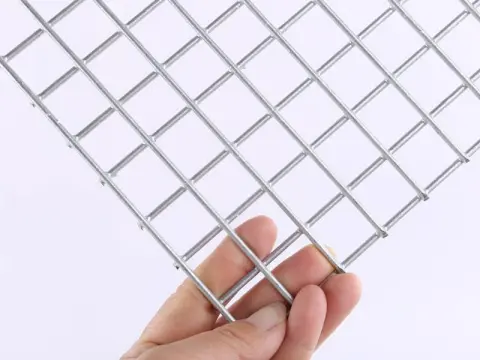 Galvanized reinforcement mesh surface