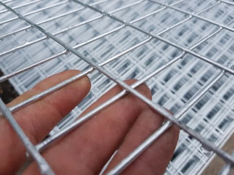 Hot dip galvanized brick mesh process