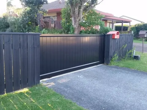 Aluminium sliding gate frame