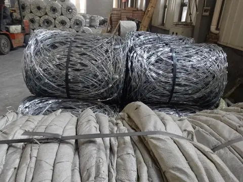 Bto-16 Galvanized Razor Barbed Wire