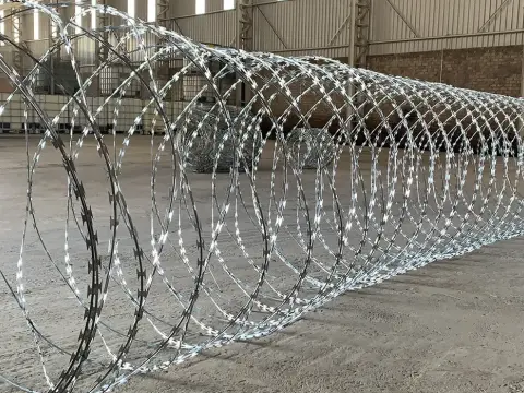 Concertina wire effect