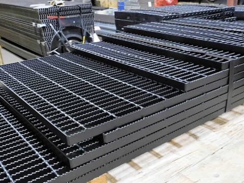 Grooved grating drain cover