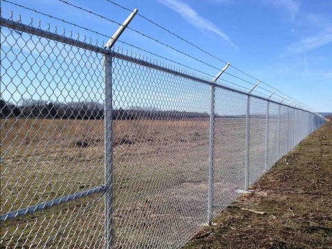 Land security fence & barbed wire
