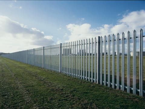 Lawn Boundary Fence