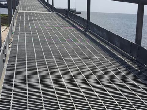 Platform walkway grille