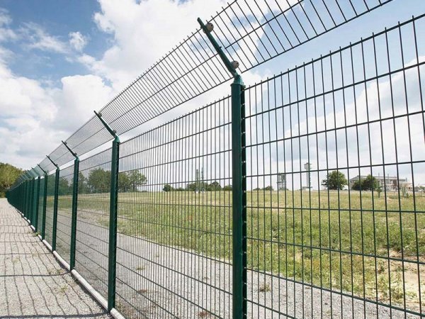 Railway high-speed guardrail road fence