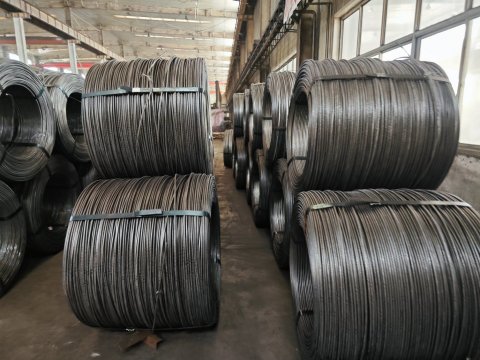 High-tensile carbon steel wire rod for reinforcing