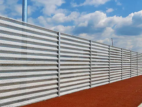 Noise-reducing steel plates for landfills