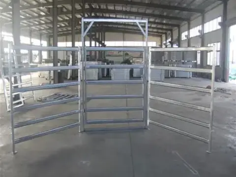 Fence panel module with gate